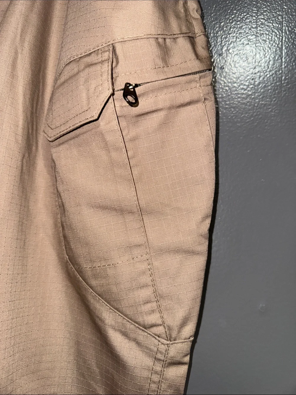 Men's Tan Utility Cargo Pants with Multiple Pockets